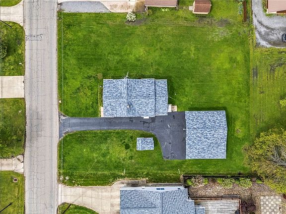 3rd image of 2131 Overland Ave NE