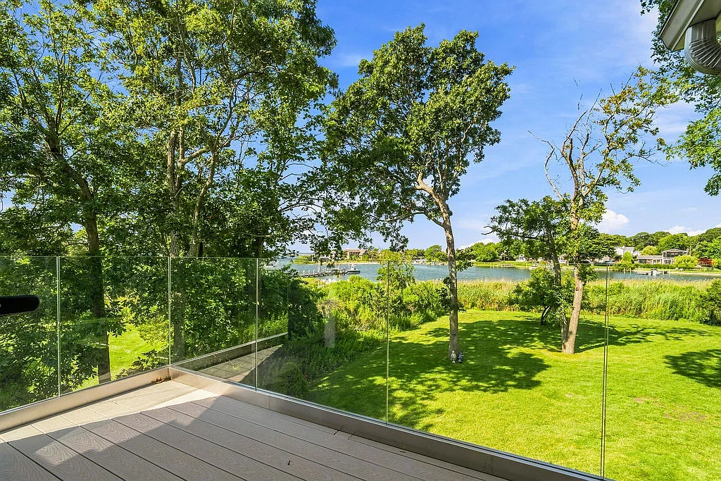 Hampton Waterfront Oasis with Private Dock — Photo 2