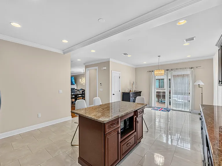 809 Edgewood Ln — Photo 14