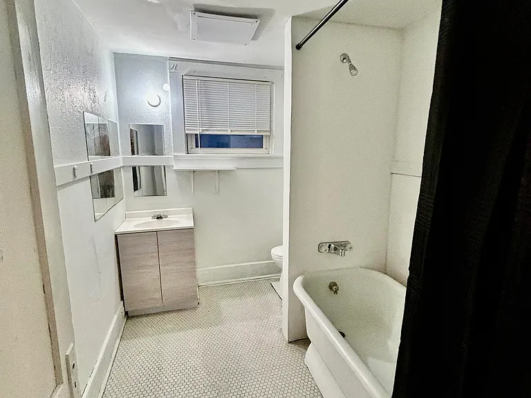 401 W Elliott Ave — Photo 12