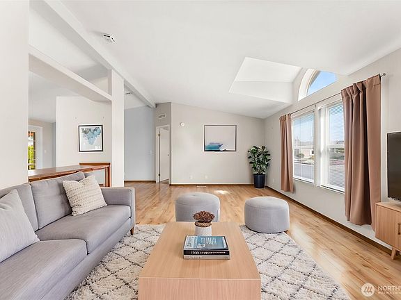 4th image of 1918 Harrison Avenue #46