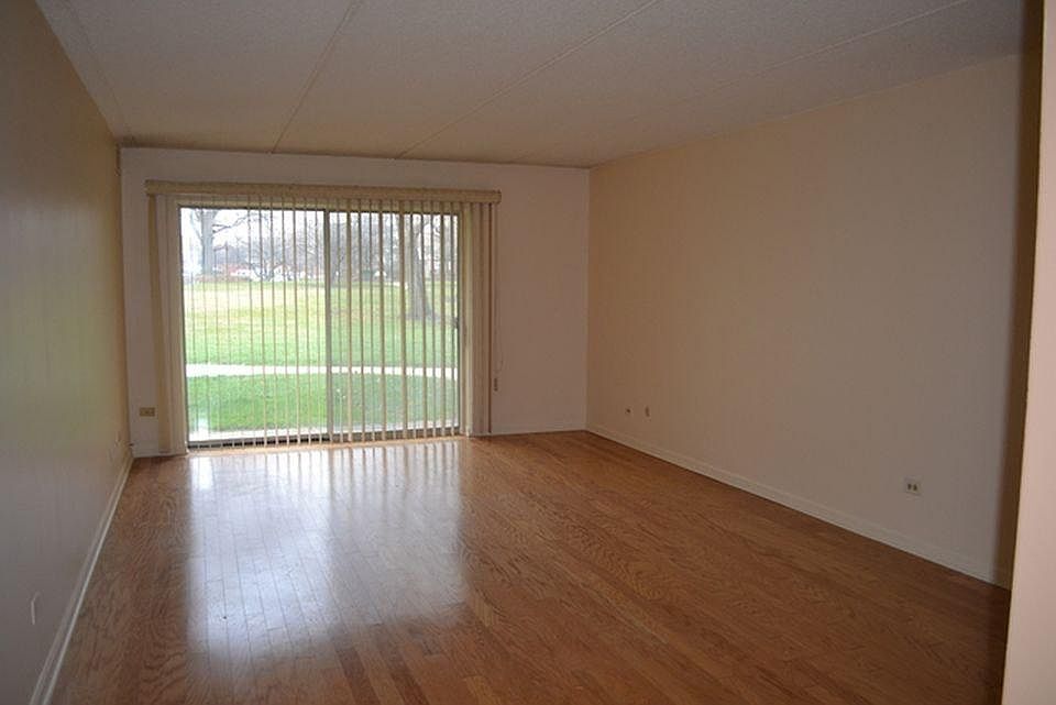 2nd image of 5S070 Pebblewood Ln APT H2