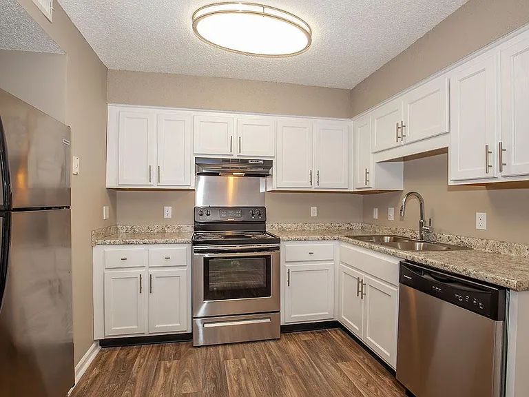 Laurel Ridge Apartments — Photo 16