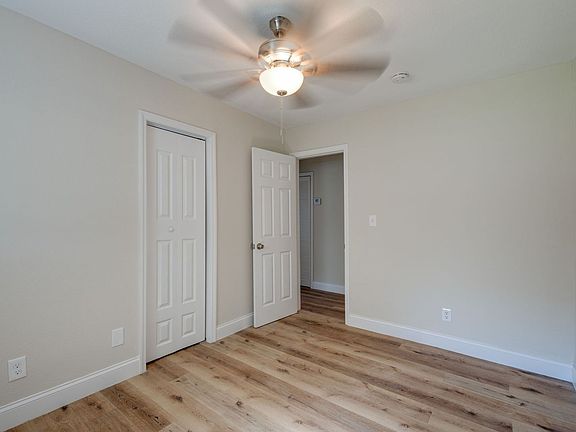 3rd image of 1321 E Sherry Dr
