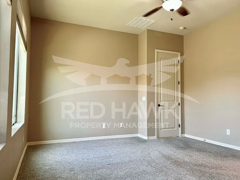 1748 N Makalu Cir — Photo 7
