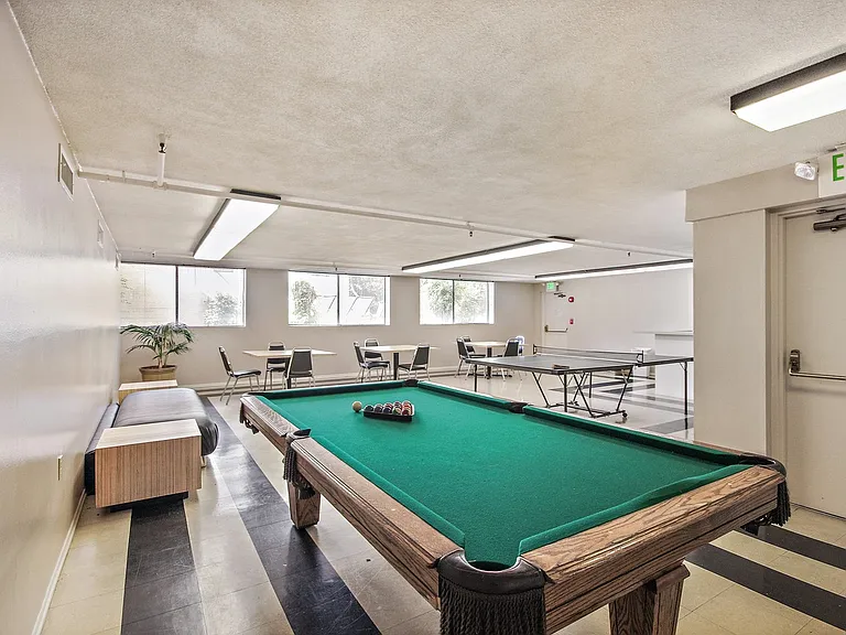 Encino Majestic — Photo 28