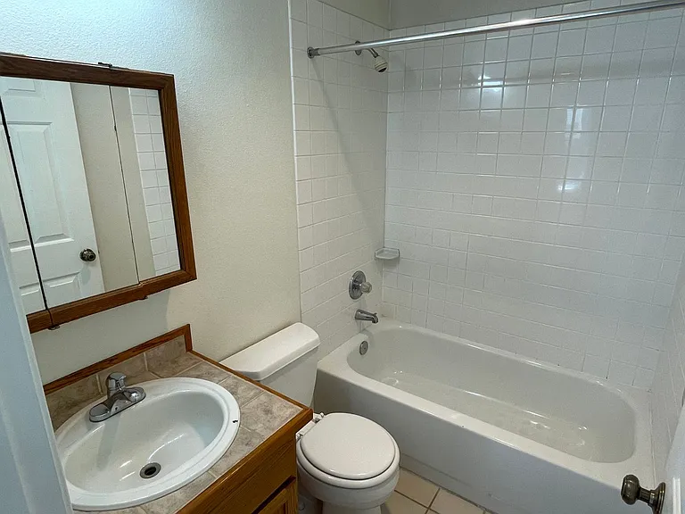 9022 20th Ave NE — Photo 16