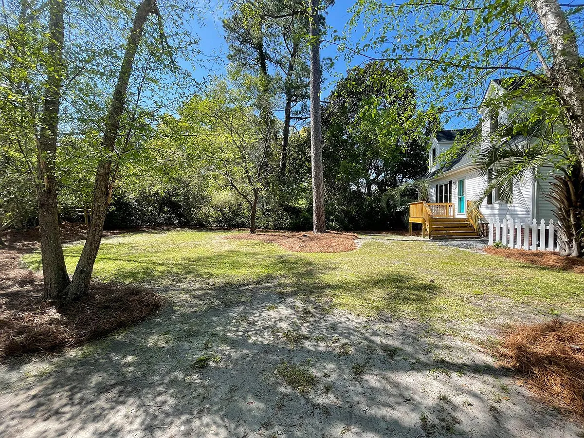 Building Photo - 116 Dogwood Dr