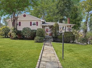 1 Skytop Rd, Scarsdale, NY 10583