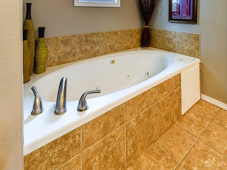 370 Southwoods Way — Photo 23