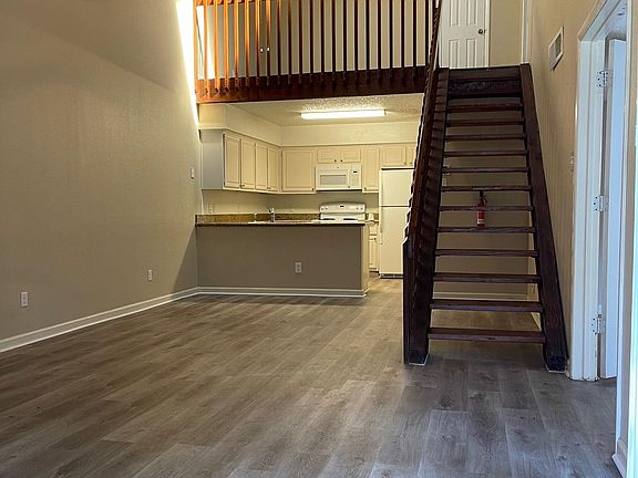 2nd image of 200 Pecan Dr #1003