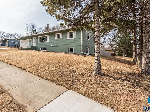 4th image of 2401 S Beech Ave