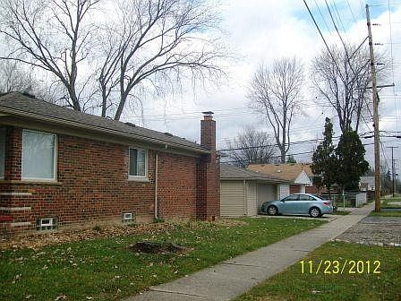 2nd image of 32116 Maplewood St