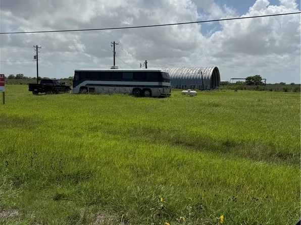 209 E Washington Ave, Seadrift, TX 77983