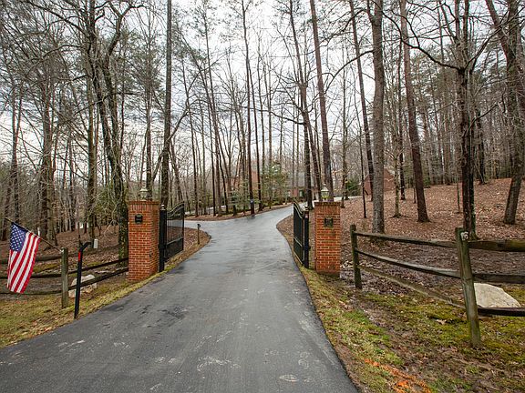 4th image of 7714 Gingerbread Ln