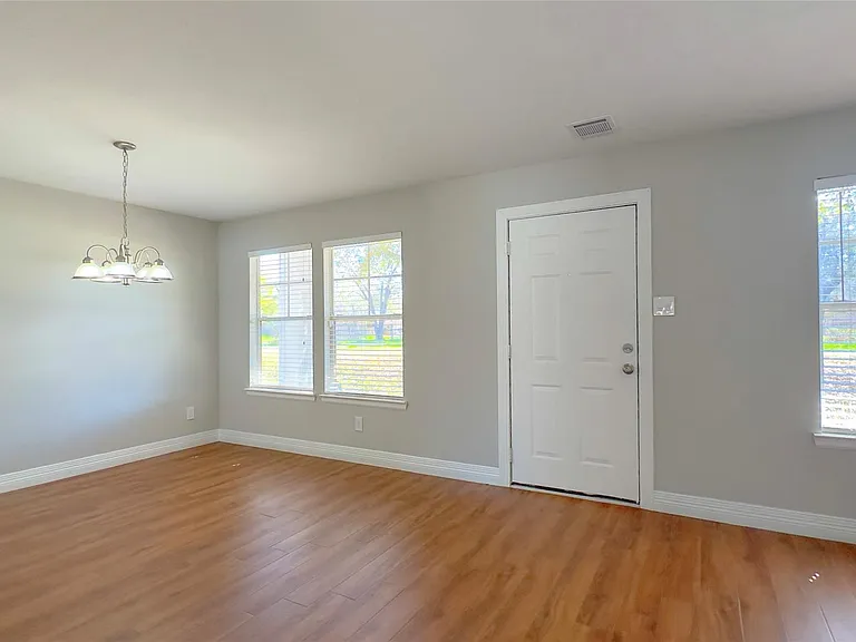 9923 Farrell Dr — Photo 8