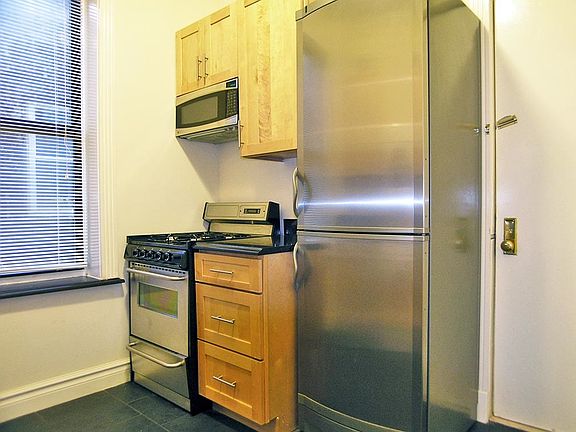 3rd image of 20-22 Prince St #17