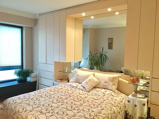 Sold by Douglas Elliman | media 21