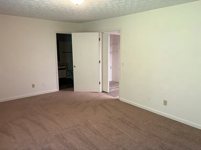 601 Creekview Ter — Photo 5