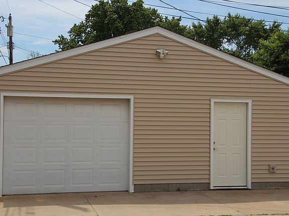 2nd image of 3527 2.5 St NE