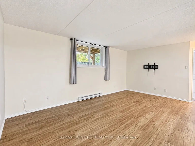 266 Overlea Dr #402 — Photo 5