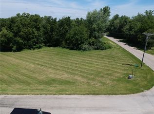 5 Tammy Dale Ln, Charleston, IL 61920