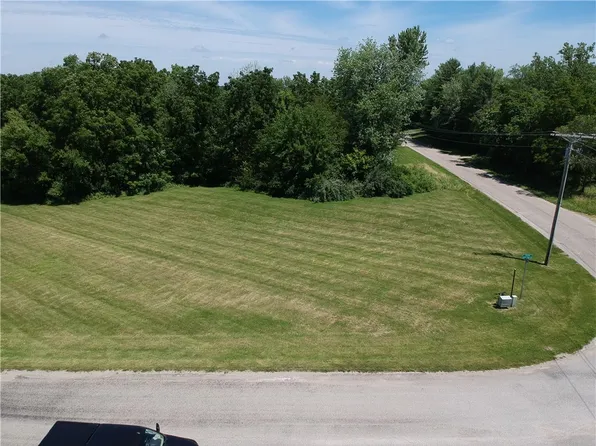 5 Tammy Dale Ln, Charleston, IL 61920