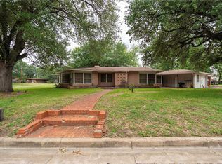 110 Barton St, Hearne, TX 77859