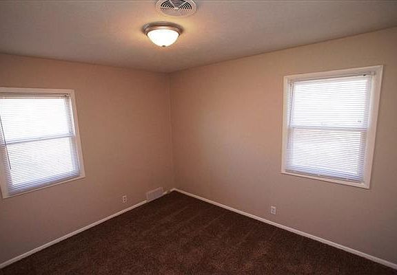 4th image of 6137 Hillsdale Ave
