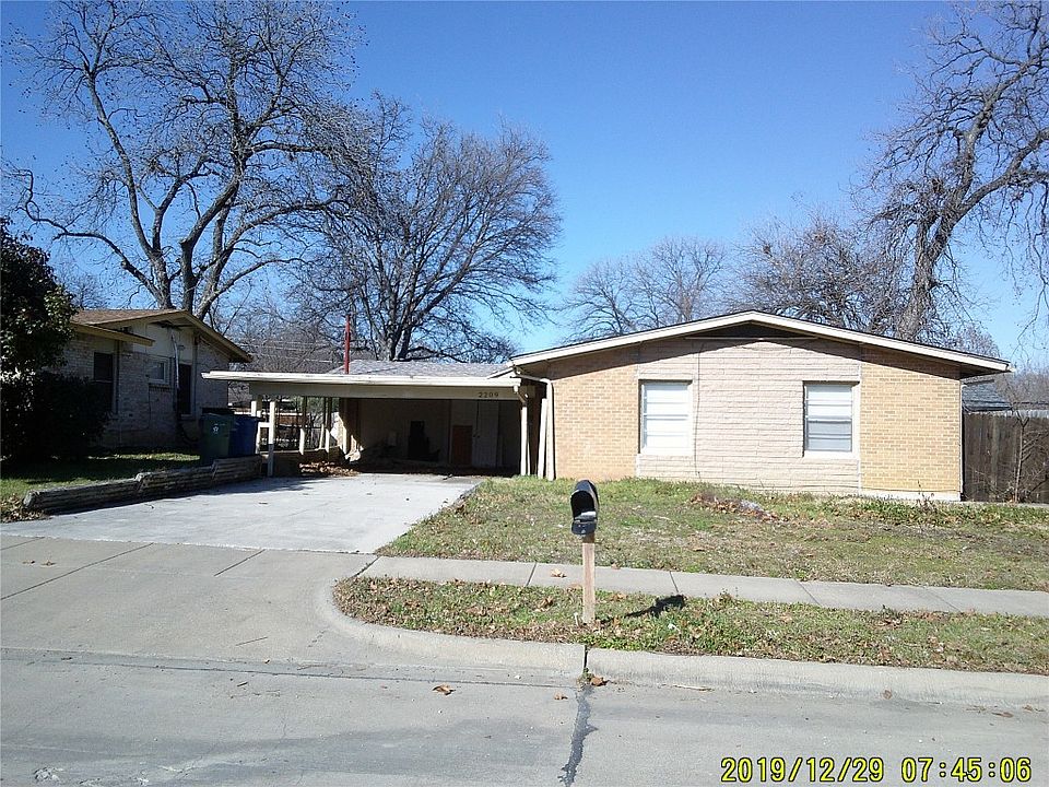 1st image of 2209 Huntington Dr