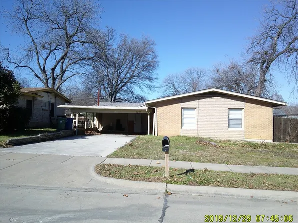 2209 Huntington Dr, Arlington, TX 76010