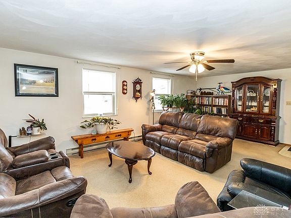5th image of 951 Manchester Dr