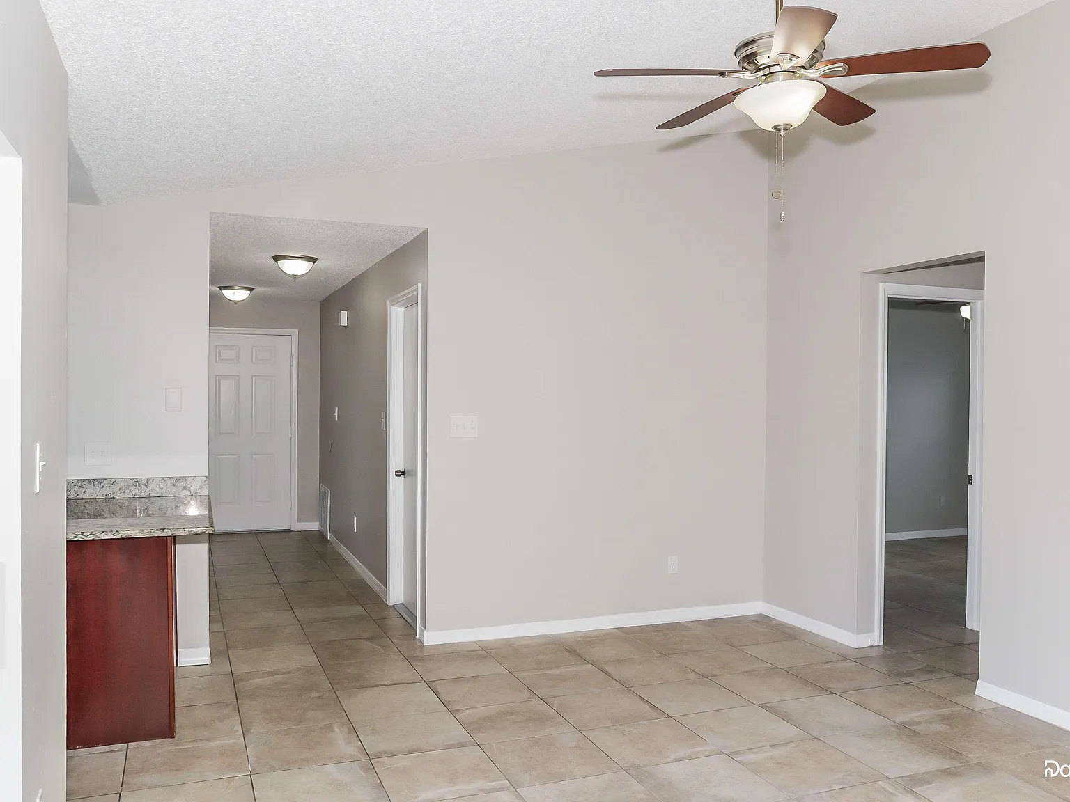 3 bed, 2.0 bath, 1686 sqft, $2,410 — Photo 3