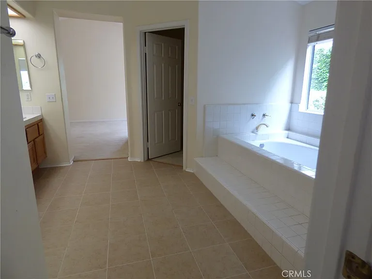 516 Monteleone Ave — Photo 11