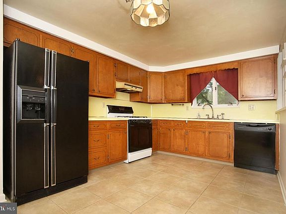 5th image of 905 Willow Ln