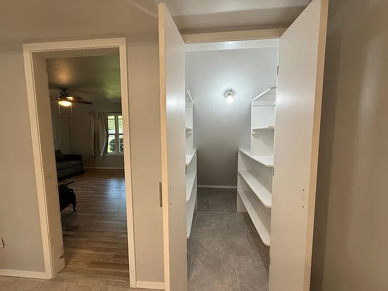137 E K Pl — Photo 11