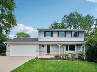 1140 Ridgeway Rd, Brookfield, WI 53045