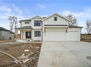 20121 Cider Ct, Weston, MO 64098