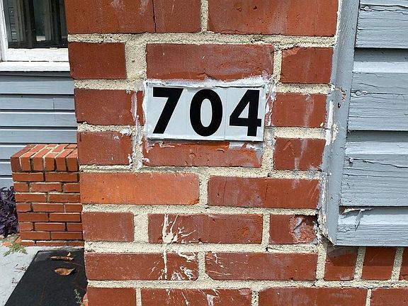 4th image of 704 Saint Clair St Unit B