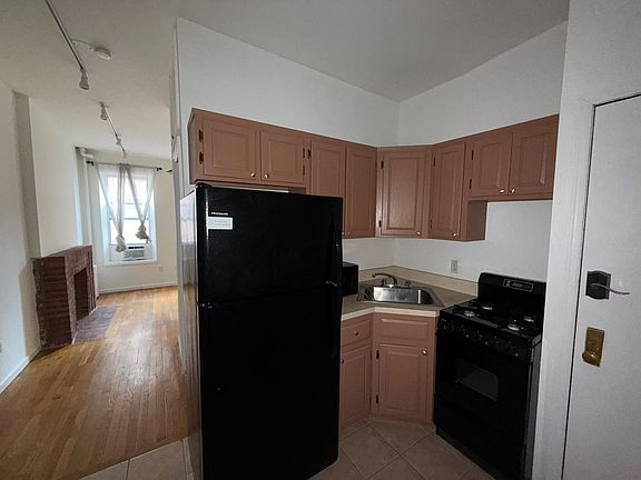 5th image of 306 E 83rd St APT 3C