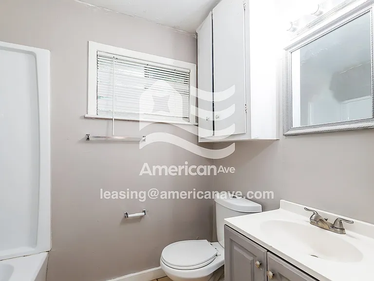 1511654_009_main_bathroom_9.jpg