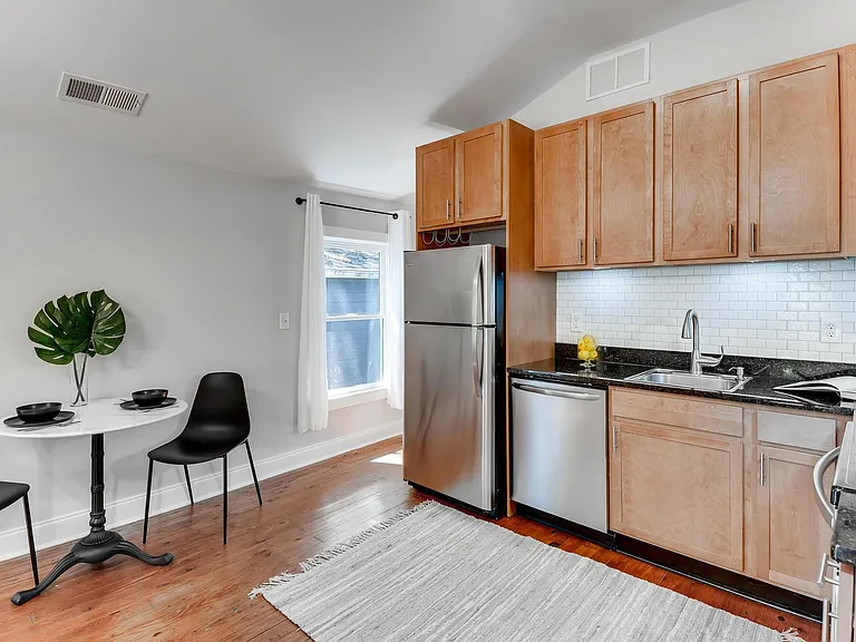 103 Chester Ave SE — Photo 5