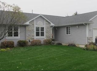 1020 Starlight Ln, Cottage Grove, WI 53527