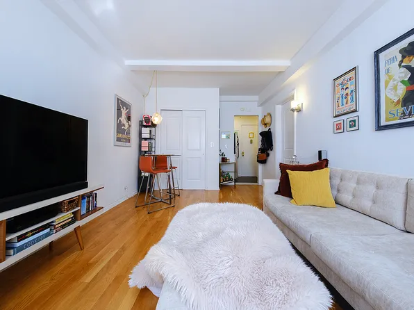 205 West 88th Street image 2 of 15