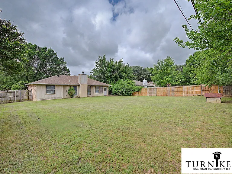 913 Springhill Dr — Photo 25