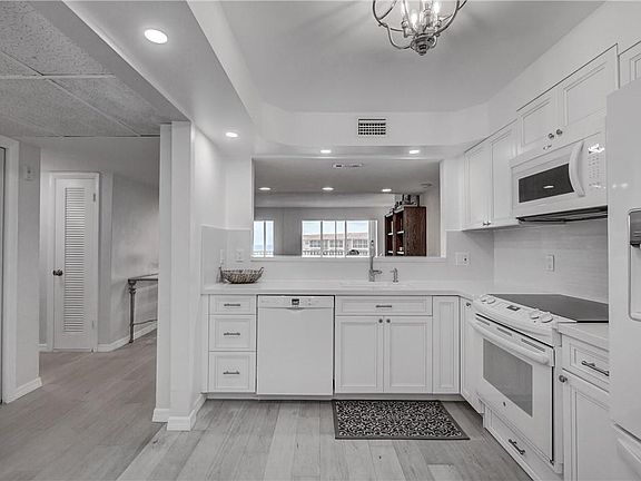 3rd image of 2871 N Ocean Boulevard #C519