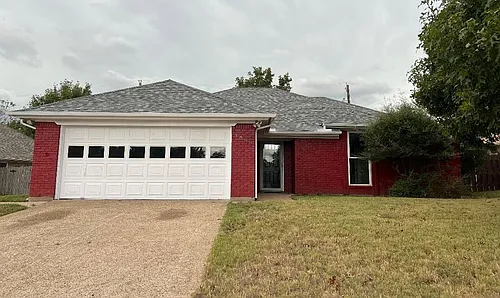 1500 Hyde Park Blvd Photo 1
