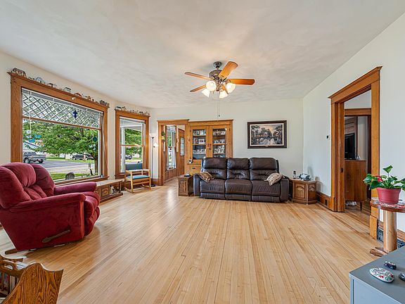 5th image of 204 N 3rd St