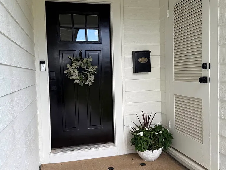 2216 Crestwood Dr — Photo 10