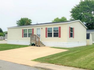 24 Chillon Dr, Lynwood, IL 60411